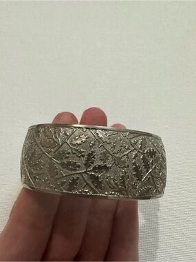 Silver-Tone Textured Leaf Release Clasp Cuff Bracelet Boho Nature Classic